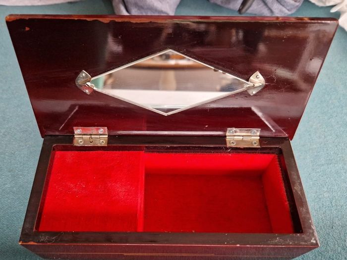 Vintage jewellery box