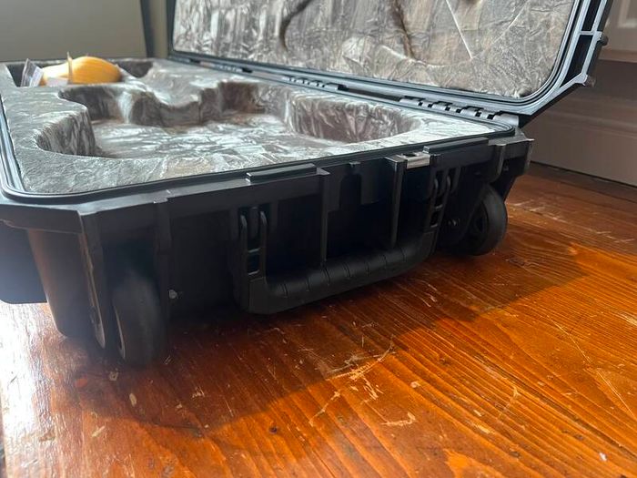Sk8 Guitar Flight Case with wheels!!  iSeries Waterproof Strat/Tele Flight Case Model: 3i-4214-66