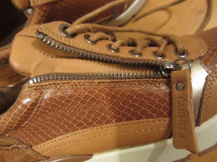 carmela leather trainer   size 4