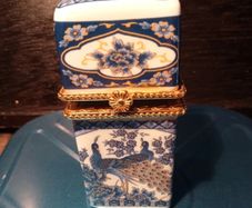 Yiwei Porcelain  Trinket Holder.