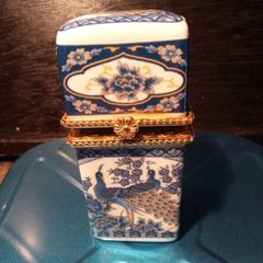 Yiwei Porcelain  Trinket Holder.