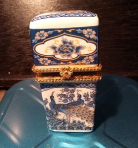 Yiwei Porcelain  Trinket Holder.