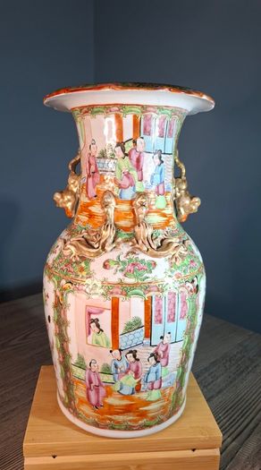 19th century Chinese Canton famille rose vase