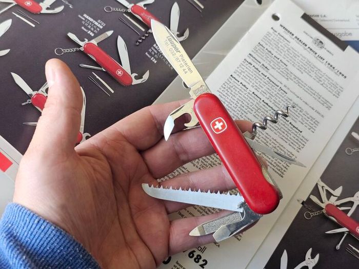 Vintage Wenger Backpacker Discontinued 85mm Swiss Army Knife Collectable