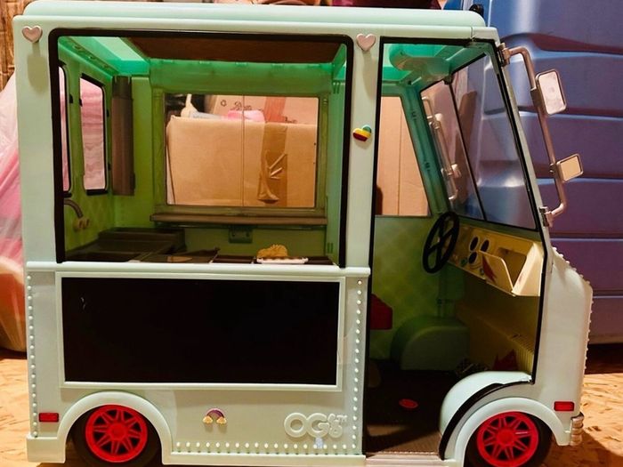 Doll Ice cream van