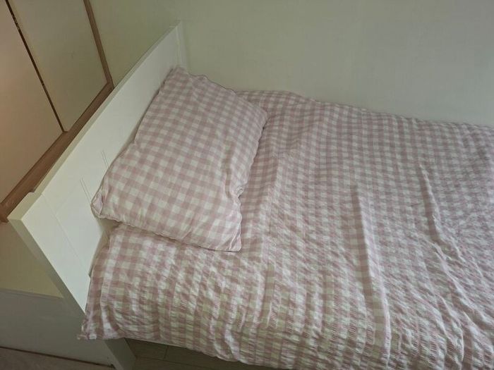 White Wooden Frame 3ft Wide single bed