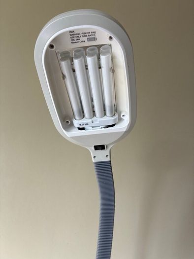 Floor reading lamp