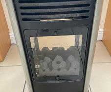 Gas heater and cylinder