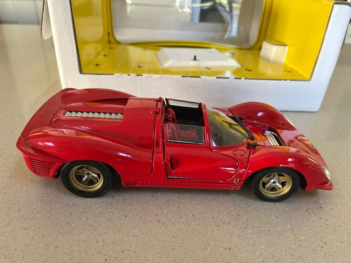 Ferrari 330 P4 1/18 Jouef