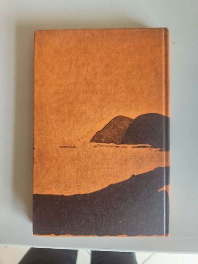 La Dar Saol. Sean O Criomhthain. Published By  Oifig An Tsolathaie Baile Atha Cliath. Published 1972 Hardback In Good Condition. See Photos For Same.