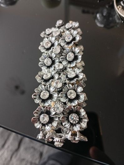 Cute bracelet very dressy