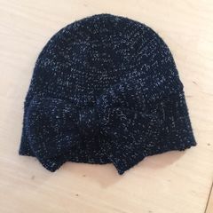 Girls black bow sparkle hat age 2-4 years