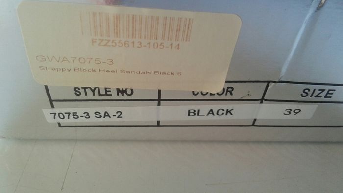 black sandles size 39 NEW WITH BOX
