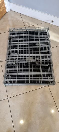 Collapsible metal dog crate