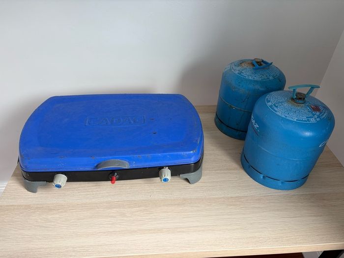 Camping gas cooker and gas bottles