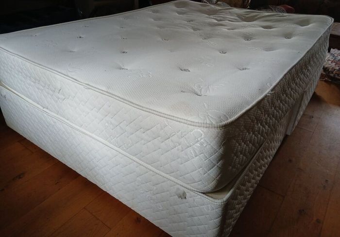 King size divan bed base and mattress