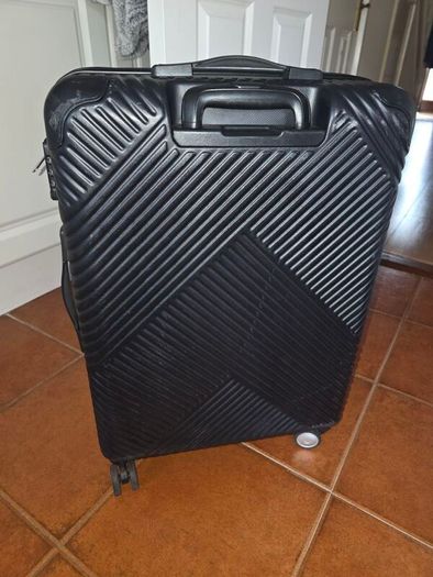 Medium suitcase