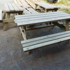 Picnic bench