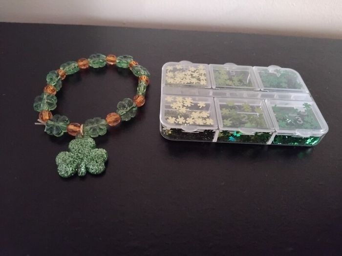 paddys day nail art and braclet