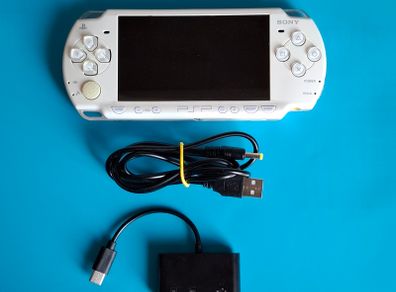 PSP 2004 White (Modded)