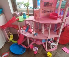 Barbie dreamhouse
