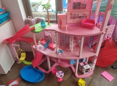 Barbie dreamhouse