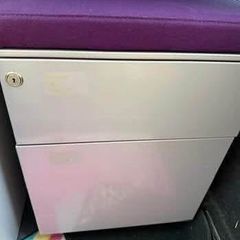 pedestal with cushion