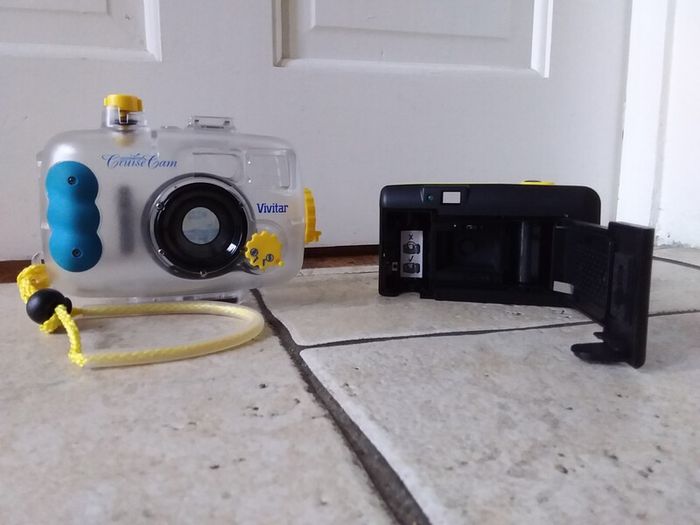 Vivitar Underwater Cruise Cam - Vintage 35mm Film Camera