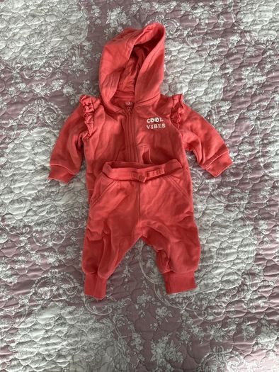 Baby girl wardrobe outfits 0-3 m snow onesies babygrows vests tops dresses hats blankie