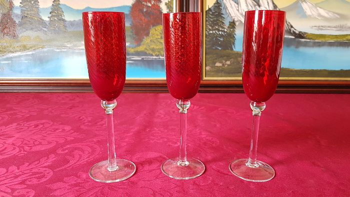 3 Piece Ruby Red Stemmed Swirl Champagne Flutes / Glasses