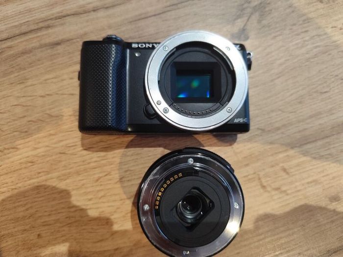 Sony a5000 Mirrorless Camera - Excellent Condition - Very Low Shutter Count!