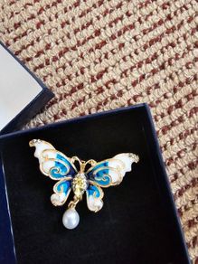 Brand New real pearl brooch