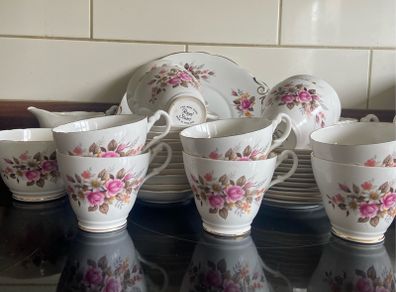Royal Stuart Tea Set