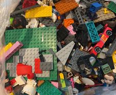 (Selling Lego to try get new parts of my bike because my bike is broken i would accept a good price and it's 8.7kg worth of lego(ot has stuff like ninjago Star Wars and other types)
