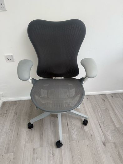 Herman Miller Mirra 2