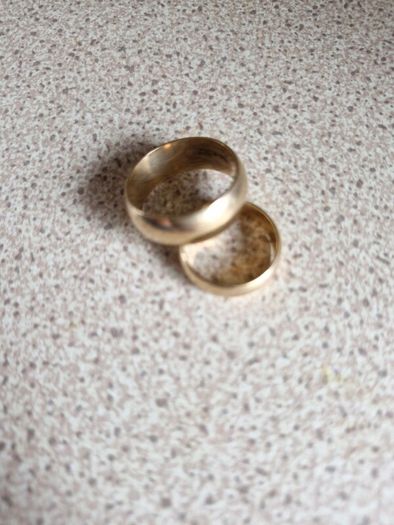9ct gold wedding bands