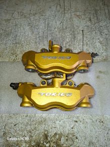 Kawasaki Front Brake Calipers- (Pair) - ZX10R - 2005
