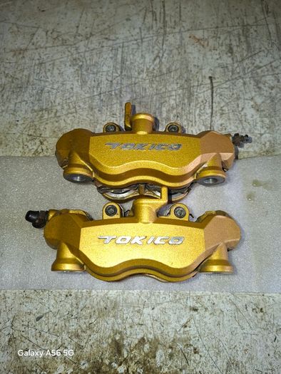 Kawasaki Front Brake Calipers- (Pair) - ZX10R - 2005