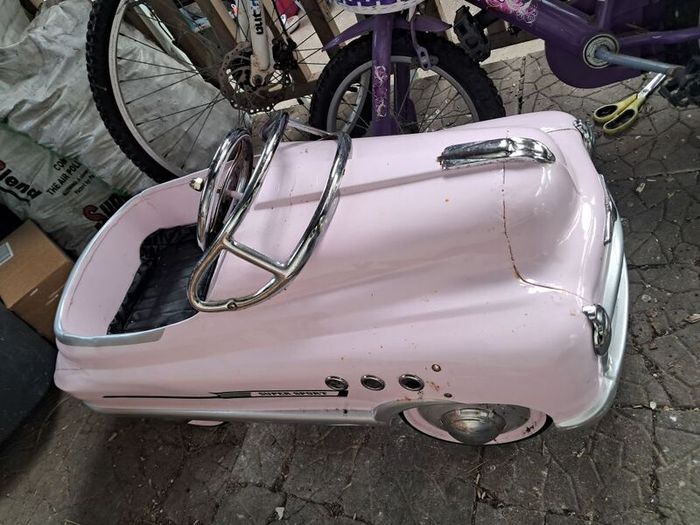 Vintage metal Pedal Car