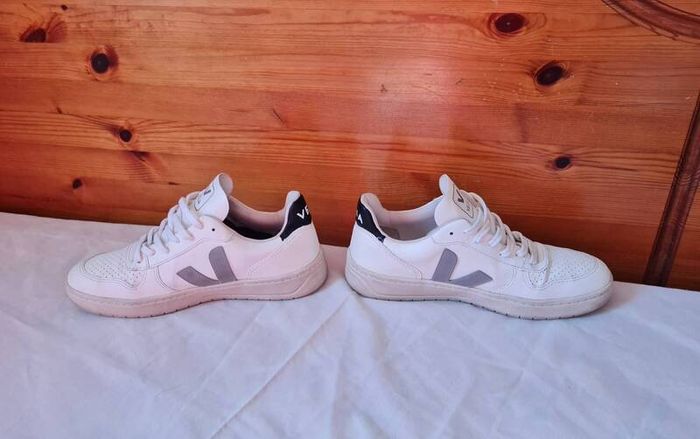 Veja v10 cwl Oxford grey Size 6 eu 39 white leather in excellent condition