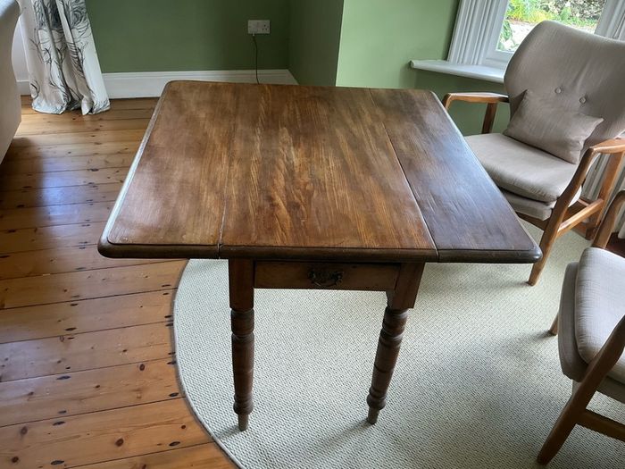 Dropleaf pine table