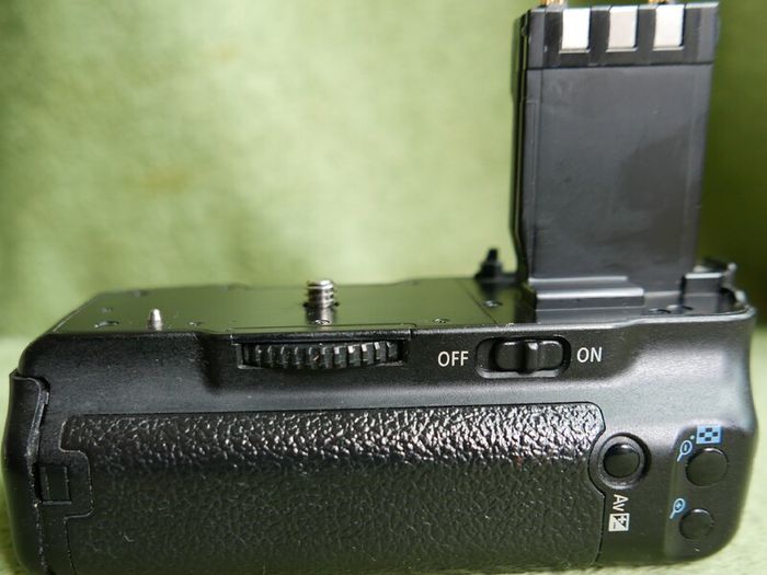 Canon BG-E3 Battery Grip For EOS 350D & 400D with two batteries