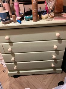 chest of drawers