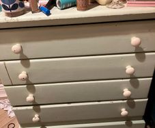 chest of drawers