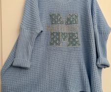 Delightful Blue Sloppy Joe jumper with shiny motif