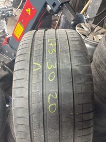 275/30/20 Pirelli Pzero run flat