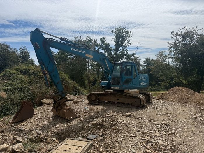 Daewoo digger excavator