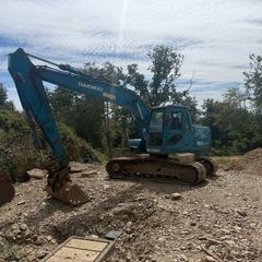 Daewoo digger excavator