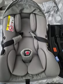 Graco Snuglite I size R129 Car Seat and Car Base