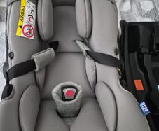 Graco Snuglite I size R129 Car Seat and Car Base